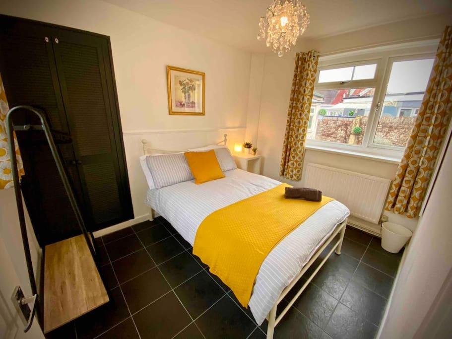 Brickworks - 2 Bedrooms, 15 Mins Walk To The Centre, With Garden Кардиф Екстериор снимка