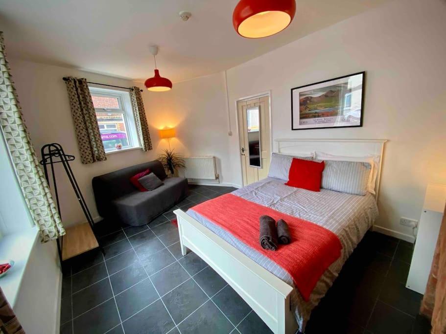 Brickworks - 2 Bedrooms, 15 Mins Walk To The Centre, With Garden Кардиф Екстериор снимка