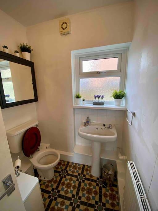 Brickworks - 2 Bedrooms, 15 Mins Walk To The Centre, With Garden Кардиф Екстериор снимка