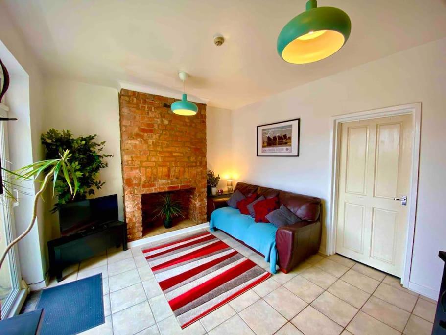 Brickworks - 2 Bedrooms, 15 Mins Walk To The Centre, With Garden Кардиф Екстериор снимка
