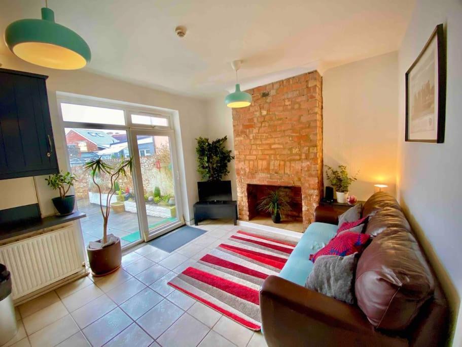 Brickworks - 2 Bedrooms, 15 Mins Walk To The Centre, With Garden Кардиф Екстериор снимка